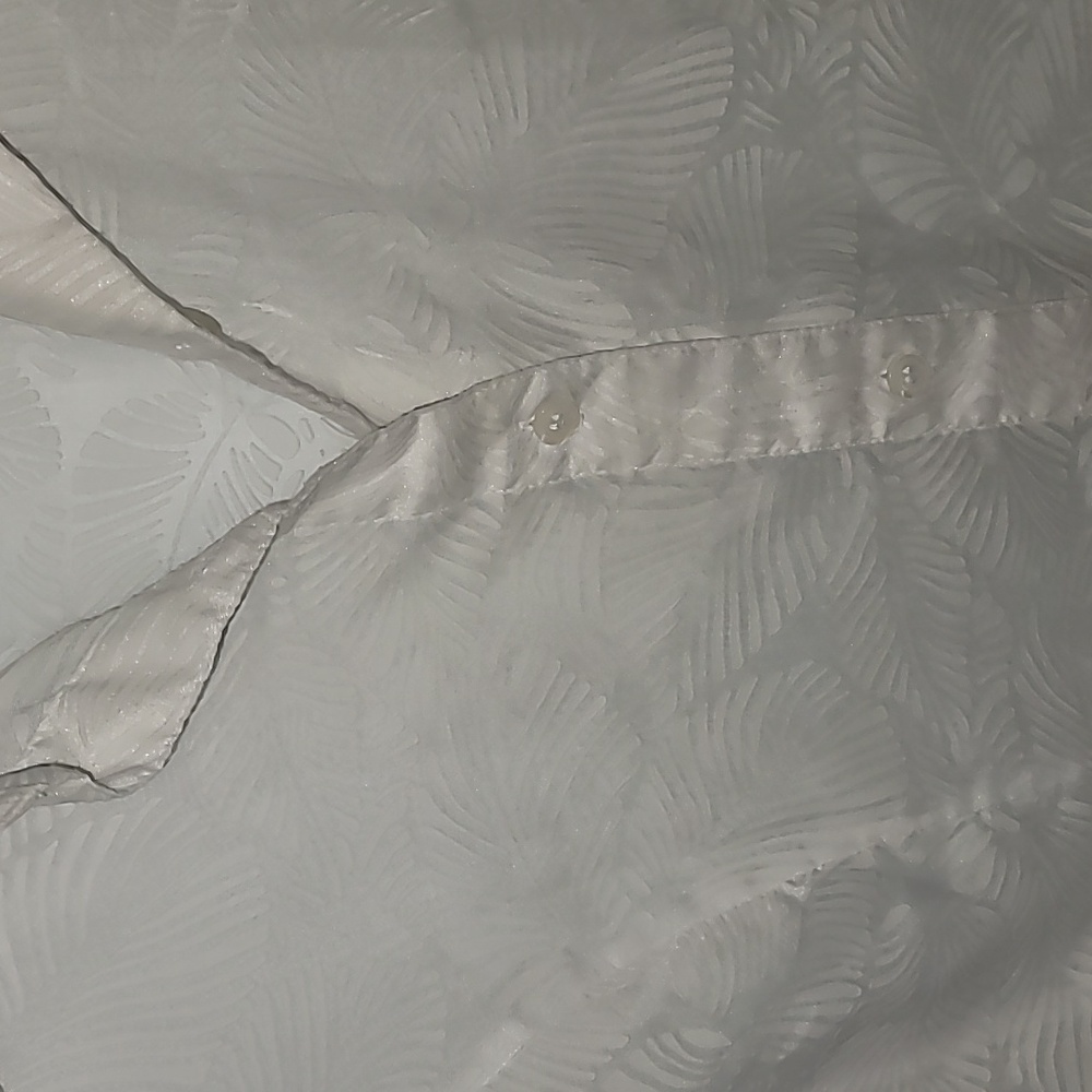 Apostrophe White Short Sleeve Button-Up Blouse with Subtle Leaf Jacquard - Picture 2 of 6